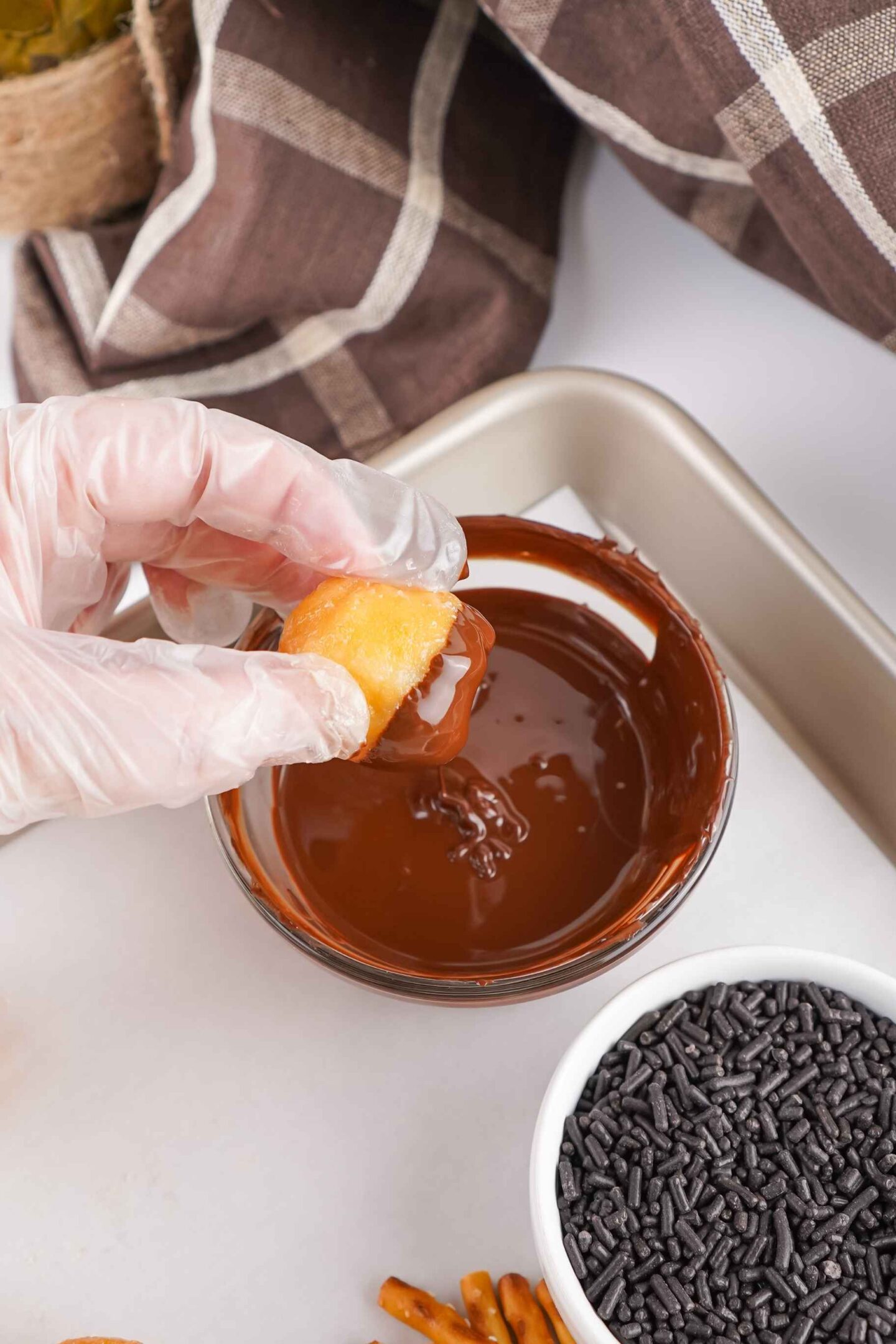 acorn donut holes assembly