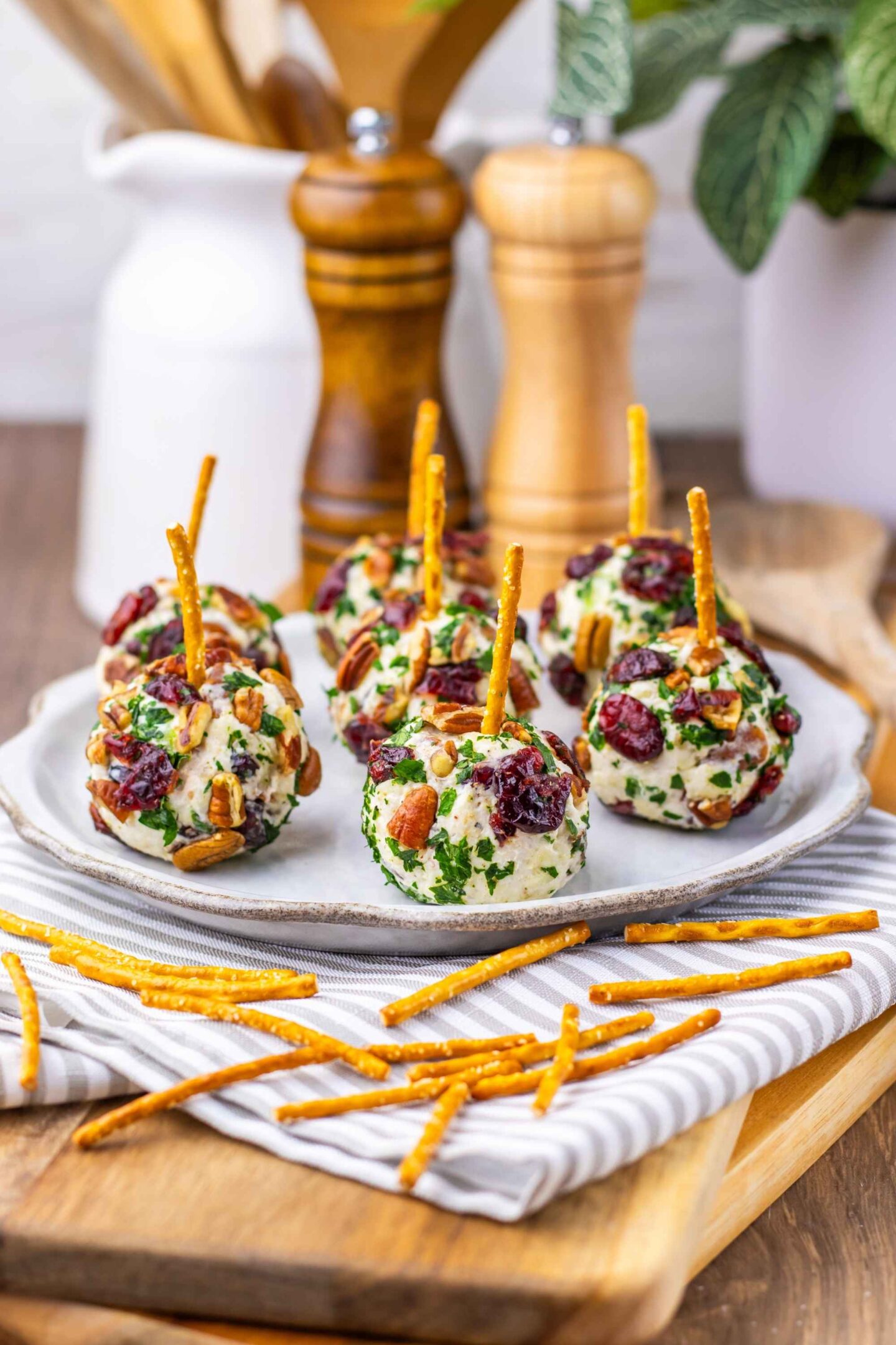 xmas cranberry cheese balls